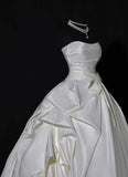 Luxurious Wedding Dresses Ball Gown Strapless Ivory Sleeveless Brides Dress Fitted Bridal Gowns HZ0311