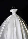 Princess Long Wedding Gowns Ball Gown Sweetheart Sleeveless Satin for Bride With Pleated Train White Bridal Dress HZ0311
