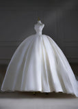 Romantic Long Wedding Dresses White Ball Gown Strapless Long Wedding Dress Style For Brides Fitted With Train Bridal Gowns HZ0311