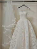 Ethereal Ball Gown Strapless Sleeveless Lace Fitted Corset Long Wedding Dress Bride Gowns Lace Wedding Dresses HZ0311